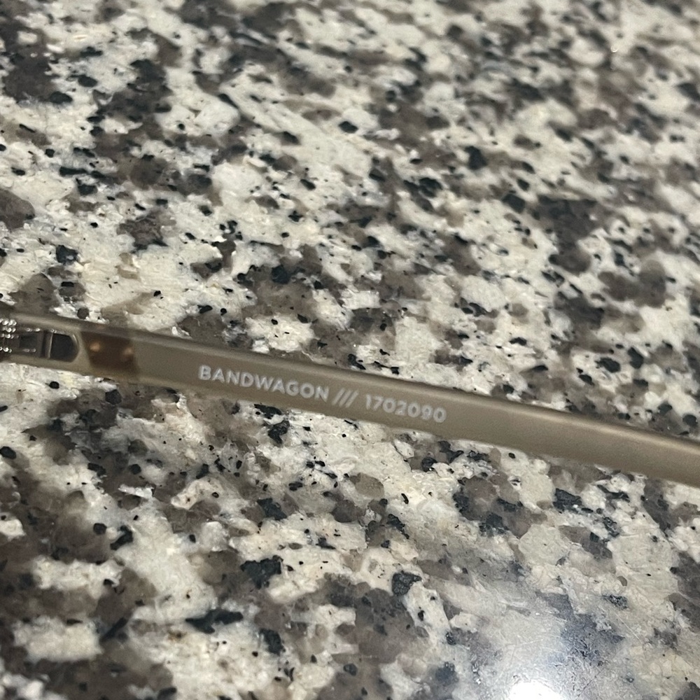 NWOT . . .  Le Specs Bandwagon Sunglasses  |  Matte Stone - Picture 3 of 4